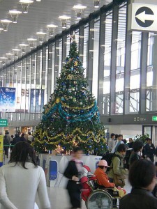 Airport Christmas tree